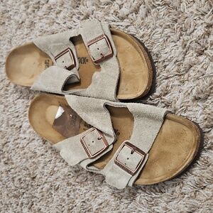 Birkenstock Arizona Suede Sandals – Taupe / Light Gray – Size 42 (Men’s 9–9.5)